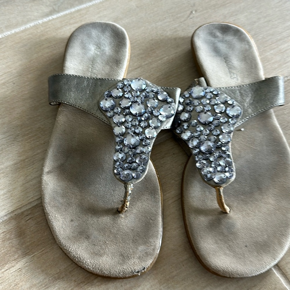 Aerosoles gray and silver bling flip flop sandals